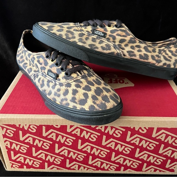 Vans - Picture 2 of 7